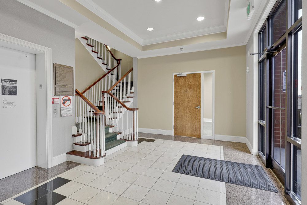 Cross Park Center: 9123 - 9131 Cross Park Drive, Knoxville, TN 37923